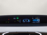 とっても見やすいメーターです。夜間時はラグジュアリーな気分にさせてくれる照明が魅力ですので、夜のドライブも楽しみになりますよ♪