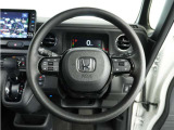 【Honda SENSING】 カメラ等装置で精度の高い検知能力を発揮、安全運転を支援します。ステアリング上のコントローラーに注目!