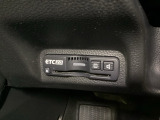 ハンドルの左下にETC2.0がついています。高速道路の料金所の通過も楽々です!。 カードの取り出しもしやすい場所についています。