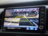 バック駐車が苦手な方や、初めてのお車で不安な方でも後方をナビ画面に映してくれるので、ラクラク停められます。