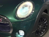 ●LEDヘッドライト:夜間走行時も良好な視界を確保し安心して運転できる高輝度LEDヘッドライトを装備!点灯速度が早く、消費電力も抑えられています。