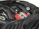 715馬力(カタログ値)を発揮する6.5L V12自然吸気エンジンをフロントに搭載しております。