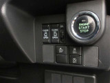 両側パワースライドドア付きだから、狭い駐車スペースなどでの乗り降りもラクラク♪小さなお子さまのいるご家庭には嬉しい装備。