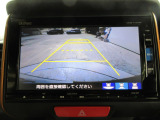 バックカメラの画像です。ガイドラインがスムースな車庫入れをサポートいたします。車庫入れの安心感がアップしますね。