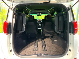 普段のお買い物や通勤、送迎等に十分な荷室スペースを確保しております。セカンドシートを倒すと、大きな荷物の積載も可能です♪