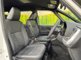 運転席シート廻りは使用感も少なく、良好な状態となっています。前オーナー様が丁寧に使っていたことがよくわかりますね。
