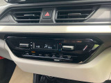 お好みの温度に合わせれば自動的に調節、オートエアコン装備。年中快適な車内。