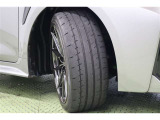 タイヤサイズ 235/40R18。