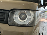 LEDヘッドライトは、点灯の瞬間から最大光量を発揮し、突然暗くなるトンネルなどでの安定感を高めます。