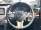 【純正革巻きステアリング】上質な革を使用することで、手にしっかり馴染みとても運転しやすいハンドルです♪