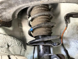 お車を安心してお乗りいただく為には、足回りの定期点検が欠かせません。サービスサポート(有償保証)では無料点検もご提供しており、安心のカーライフをお過ごしいただけるサポート体制が整っています。