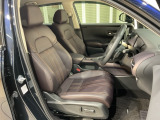 乗降がしやすい運転席。高さが調節できて小柄な方でも運転しやすいポジションをとることができます。