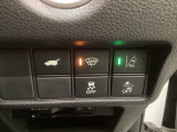 ハンドルの右側にHondaセンシング用のメインスイッチとパワーテールゲートスイッチがついています。パワーテールゲートスイッチは車内からでもテールゲートの開け閉めを電動でできます。