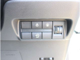 ステアリングヒーターのスイッチが運転席正面右下にございます。スイッチONで冷えた手も温まるので、冬の運転にうれしい快適装備ですね(*^^*)  アイドリングストップは燃費の向上をアシストします。