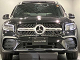 フロントグリル中央に大きく輝くスリーポインテッドスター。メルセデスベンツならではのステータスを強く感じる事ができます