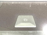 【ホンダセンシング】走行中に前方の車両等を認識し、衝突しそうな時は警報とブレーキで衝突回避と被害軽減をアシスト。より安全にドライブをお楽しみいただけます。