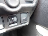 LDW(車線逸脱警報)が装備されておりドライバーが意図せずに白線を跨ぐと警告音で注意を促してくれます♪