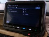 CD、DVD、Bluetooth、AM、FM、AUX、スマートフォン接続ができます。