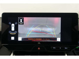 更にバックガイドモニターも付いております、ステアリングと連動してガイドラインでも教えてくれますので車庫入れも安心です!「狭い場所や見づらい場所での車庫入れが苦手!」って方に嬉しい装備です♪
