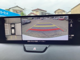 狭い場所での駐車やすれ違いなどでより的確な運転操作に役立つ360&deg;ビューモニターが装備されています。