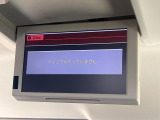 【フリップダウンモニター】大画面モニターで後席でもエンタメをお楽しみいただけます。小さなお子様にも大人気の装備です♪