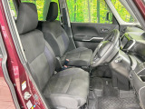 運転席まわりには十分なスペースがあり、大柄な方でもゆったり運転していただける環境です。