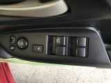 ドアミラーのスイッチは運転席ドアにあります。