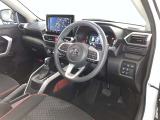 分かりやすく操作しやすい運転席まわりです☆
