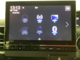 メモリーナビにフルセグTV機能あり。 ドライブや旅行に欠かせない装備です。