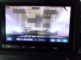 バックカメラの画像です。ガイドラインがスムースな車庫入れをサポートいたします。車庫入れの安心感がアップしますね。