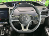 【純正革巻きステアリング】上質な革を使用することで、手にしっかり馴染みとても運転しやすいハンドルです♪