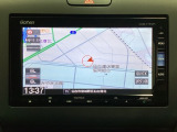 ナビゲーションはフルセグTV対応のGathers純正メモリーナビを搭載しています。Bluetoothオーディオ機能がありますので、スマートフォンなどの音楽も再生できます。