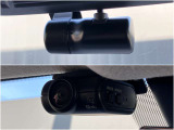 ドライブレコーダー前後。映像と音声で運転を記録してくれるので万が一の時にも安心です。