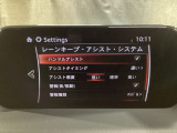 ハンドル操作をアシストすることにより車線からの逸脱回避を支援します。