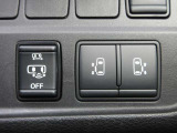 両側ハンズフリーオートスライドドア装備です!運転席のスイッチでの開閉やドアスイッチでの開閉は当たり前ですが、足の簡単な操作でスライドドアの開閉が出来ます!両手が塞がっているような時にとても便利です☆
