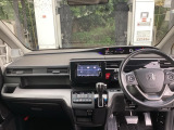 フロントガラスが大きく、ワイドな視界で運転もしやすくなるように、設計されています。