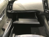 グローブボックス。