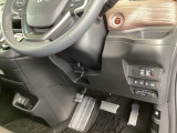高速で便利なETCがあり、便利なパワースライドドアや、横滑りを防ぐVSAなどのスイッチは、運転席の右側、手の届きやすい位置にあります。