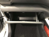 グローブボックス。