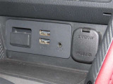 モバイル端末も充電できます。