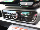 『1台』のお車に対して、3名体制で日々議論を重ね仕入れを行っております。