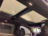 メルセデス・ベンツの定める厳しい基準をクリアしたお車のみをご案内させて頂きます。納車前整備はメーカー規定に基づき100項目以上にも及ぶ点検を熟練のメカニックによって行いご納車させて頂きます。