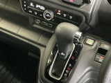 発進時から滑らかに加速する無段階変速のCVTはストップ&ゴーの多い街の中も快適です