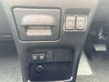 運転席・助手席あたたかシートヒーター付です☆冬場はヒーターの為のエンジン始動を抑えられるので低燃費につながります☆