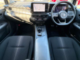 前席内装の全体像です。是非実車をご覧にお越し頂き実際にお座りください。