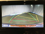 【バックモニター】駐車時に後方がリアルタイム映像で確認できます。大型商業施設や立体駐車場での駐車時や、夜間のバック時に大活躍!運転スキルに関わらず、今や必須となった装備のひとつです!