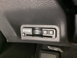 ハンドルの左下にETC2.0がついています。高速道路の料金所の通過も楽々です。 カードの取り出しもしやすい場所についています。
