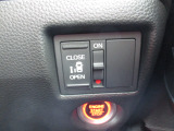 左側電動スライドドアが装備されています。狭い駐車場でも乗り降りがスムーズに行えます。