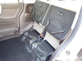 ◆チップアップ&ダイブダウン機構付【ULTR SEAT】は後席座面を左右分割で跳ね上げることができます。トランクで積載できない背の高い荷物をラクラク収納できます。ホンダ車ならではの人気装備です。