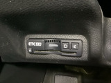 ハンドルの左下にETC2.0がついています。高速道路の料金所の通過も楽々です。 カードの取り出しもしやすい場所についています。